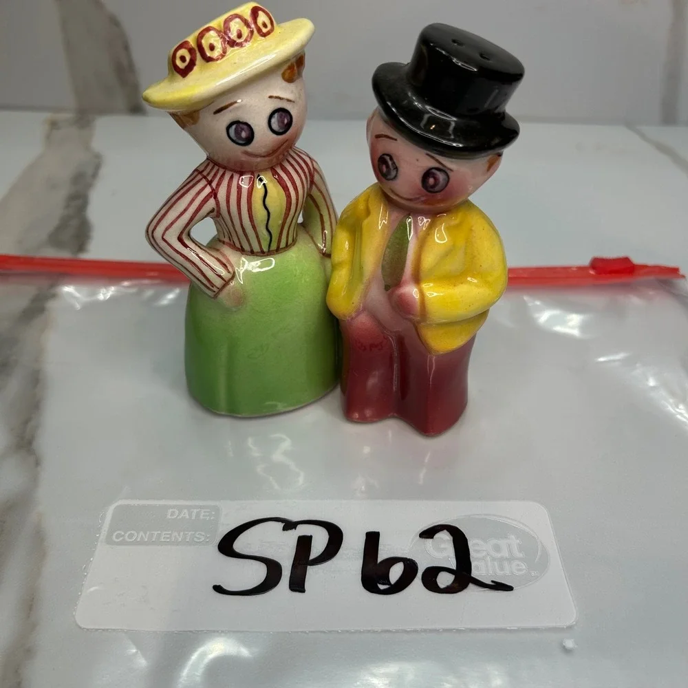 Vintage Victorian Couple Salt and Pepper Shakers Set Made in Japan Kitsch Retro